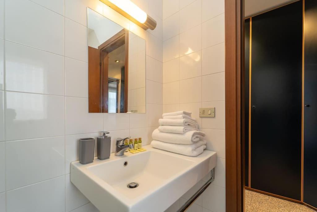 5 Giornate Apt Con Terrazzo E Garage Privato Milano Esterno foto
